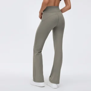 muzyoga-MZ012-back-view-shaping-fit.webp Rear view of MZ-012 highlighting the flattering fit and sturdy construction.