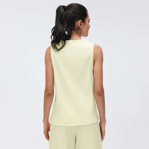 muzyoga-MZ020-sporty-yellow-back-view.webp Rear view of MZ-020 Sporty Yellow elastic athletic tank top.