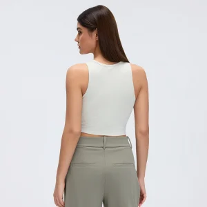 muzyoga-MZ046-supportive-racerback-rear-view.webp Rear view showcasing the solid supportive racerback and sleek fit.