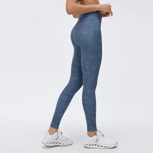 muzyoga-MZ064-leggings-rear-shaping-view.webp Rear view of MZ-064 highlighting the body-contouring fit and sturdy seams.