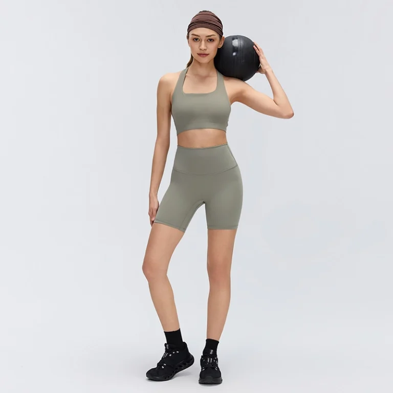 How to Choose a Fitness Clothing Manufacturer for Your Activewear Brand in 2026