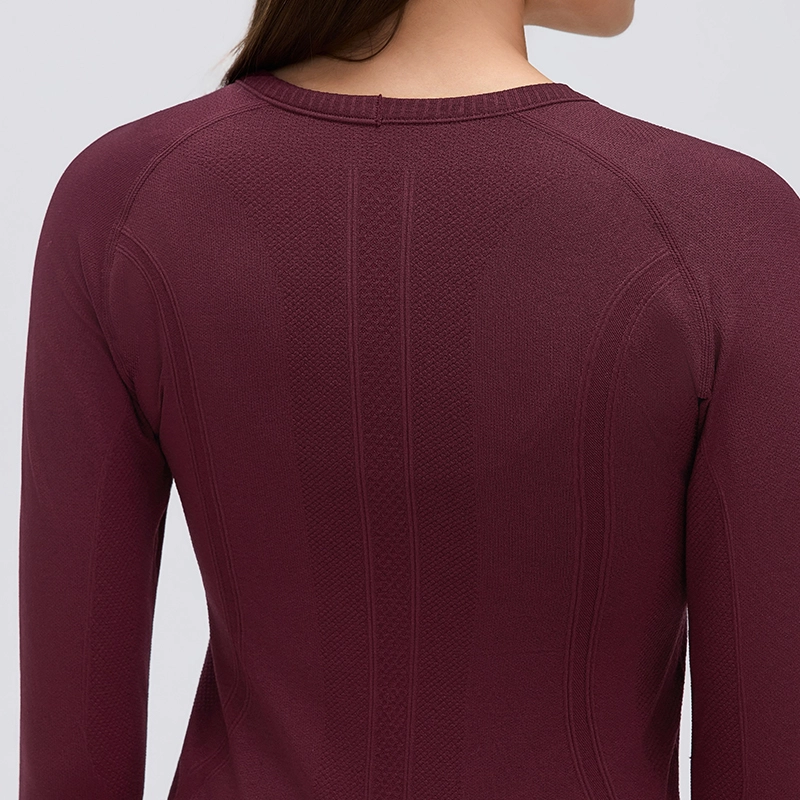 Women's Seamless Long Sleeve Workout Top with Thumbholes 5 Close-up of the vertical textured knit sections across the upper back of a burgundy long sleeve workout top.